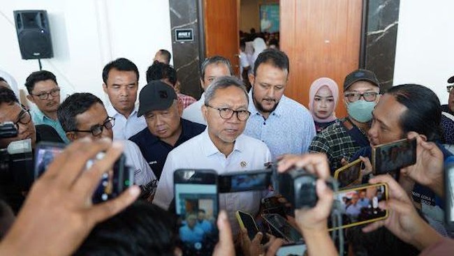 Ketua Umum PAN, Zulkifli Hasan, optimis meski ada gerakan salam 4 jari, Pemilu 2024 tetap akan selesai dalam satu putaran.