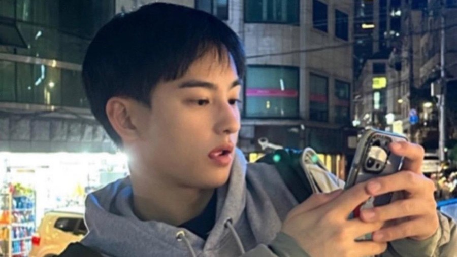 Pesona adik laki-laki Cha Eun Woo yang tak kalah tampan Pesona adik laki-laki Cha Eun Woo yang tak kalah tampan