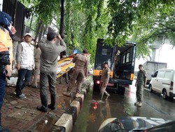 192 Ribu Spanduk-Bendera Kampanye Pemilu di DKI Telah Diturunkan