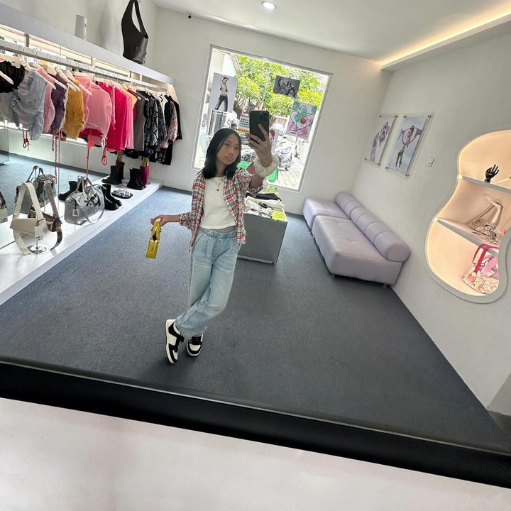 <p>Konten yang ada di sana juga banyak, lebih dari 400 video. Saat artikel ini ditulis, Ralia Rules sudah memiliki lebih dari 338 ribu subcriber, lho.(Foto: Instagram @raliarules)<br /><br /><br /></p>