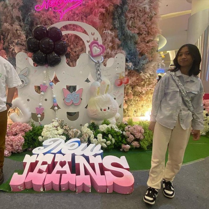 <p>Ralia juga diketahui memiliki kanal YouTube pribadi. Di sana, penggemar<em> girl group</em> NewJeans ini menunjukkan <em>single</em> miliknya, <em>cover</em> lagu, hingga vlog sehari-hari. (Foto: Instagram @raliarules)<br /><br /><br /></p>