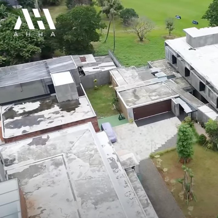 <p>Rumah dari para selebriti memang banyak yang mengagumkan ya, Bunda. Kali ini, kita akan mengintip hunian miliki penyanyi sekaligus dokter Tompi. (Foto: YouTube AH)<br /><br /><br /></p>