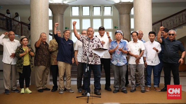 Guru besar UGM merespons pernyataan Istana terkait ramai kritik dari kampus terhadap Jokowi jelang Pilpres 2024.