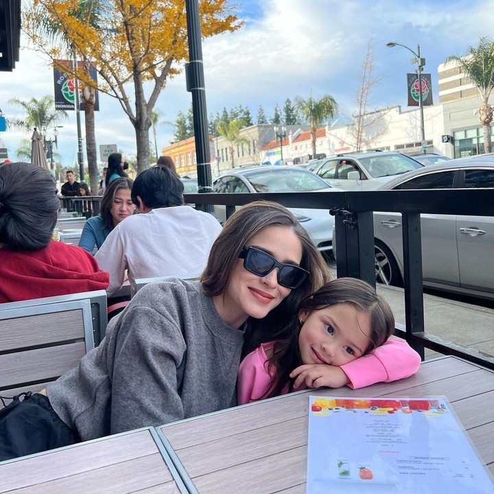 <p>Meski begitu, putri keduanya, Sophia, juga tidak kalah cantik dari sang Kakak, lho. Yasmine kerap membagikan Sophia pada laman Instagram-nya. (Foto: Instagram: @yaswildblood)</p>