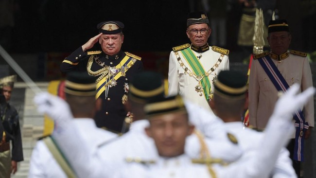 Raja Malaysia mengingatkan bahw semua upaya untuk menganggu pemerintahan bisa merusak stabilitas politik negara.
