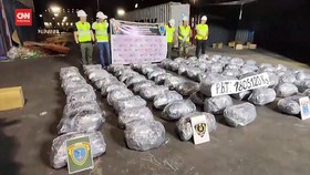 VIDEO: Peru Sita 7,2 Ton Narkoba Diselundupkan Dalam Lantai Kayu