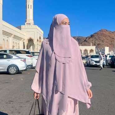 Tampil Cantik dengan Cadar saat Umrah, Titi Kamal Ucapkan Terima Kasih ke Sahabat