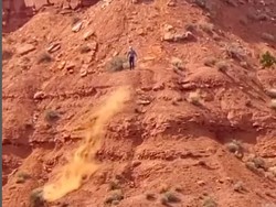Dear Turis yang Manjat The Valley of The Gods, Kamu Jahat!