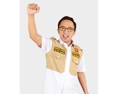 Legislator Gerindra Bambang Haryadi dan ESDM Serahkan 850 PJUTS untuk Warga Jember