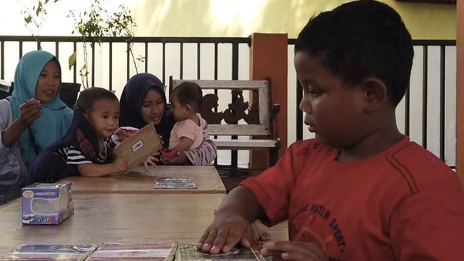 Mari selamatkan bangunan Kampung Buku, tempat belajar gratis bagi anak-anak kurang mampu, agar tak longsor dengan berdonasi di Berbuatbaik.