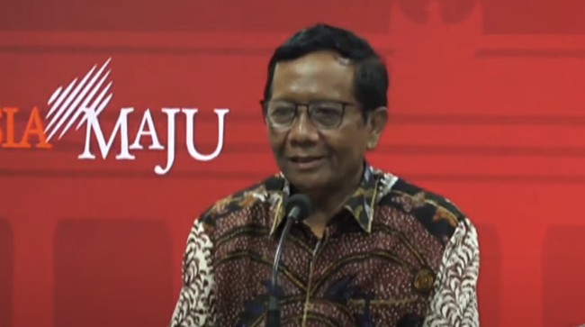 Cawapres nomor 3 Mahfud MD menegaskan tak ingin mengajak-ajak orang lain ikut berhenti atau tidaknya dari jabatan tertentu.