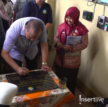 Chairul Tanjung Resmikan Perpustakaan Bung Hatta SMAN 1 Jakarta