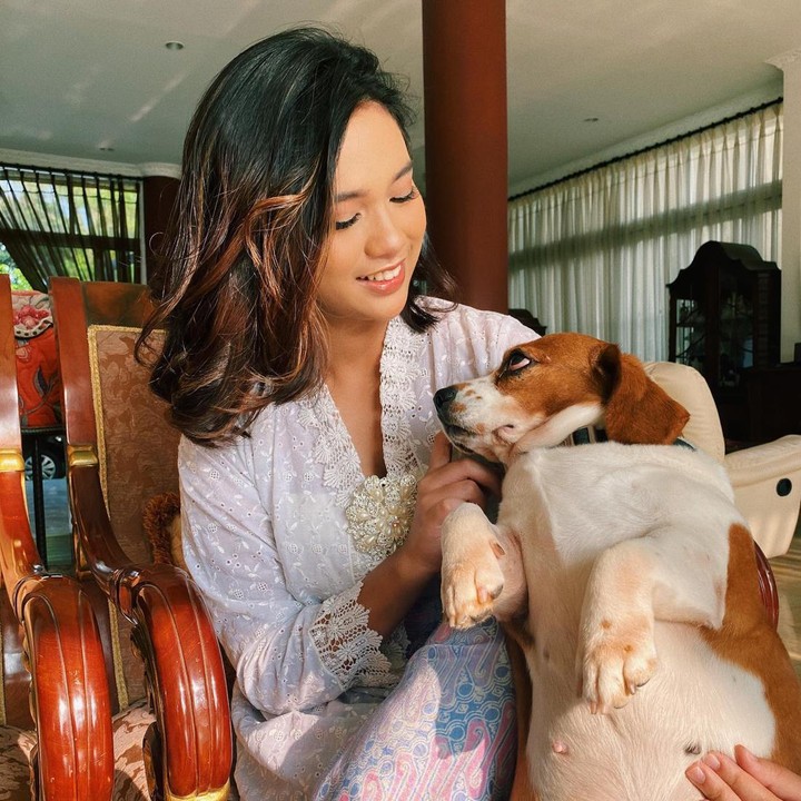 <p>Cita-cita Charlotte sebagai dokter hewan tak luput dari kecintaannya terhadap berbagai satwa, mulai dari anjing hingga kuda. (Foto: Instagram @charlotteramadhan)</p>