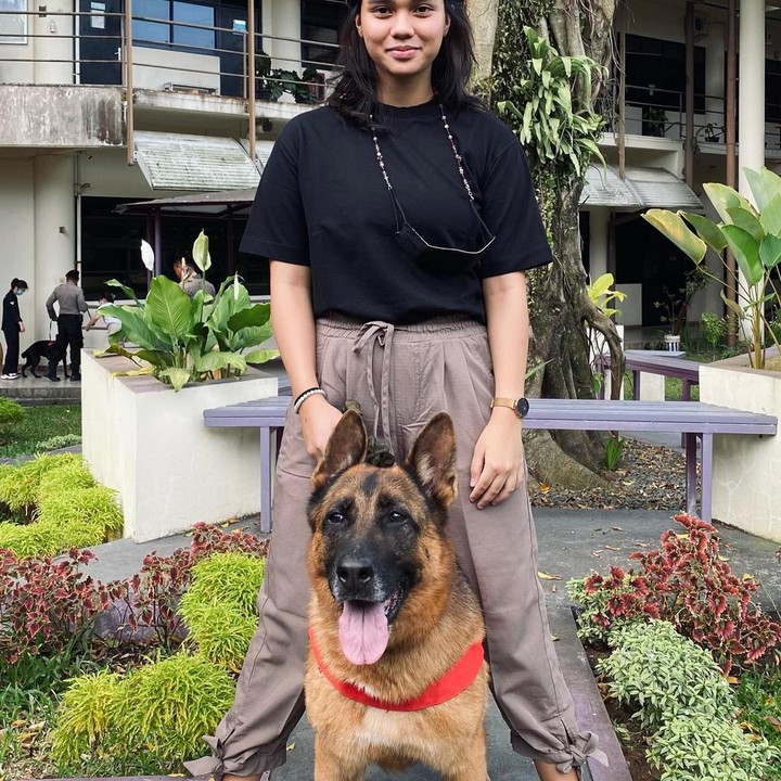 <p>Charlotte Fatima Haque Ramadhan tengah menjalani pendidikan di bangku kuliah. Ia mengambil jurusan Kedokteran Hewan di Institut Pertanian Bogor (IPB). (Foto: Instagram @charlotteramadhan)<br /><br /><br /></p>