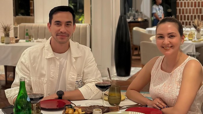 Darius Sinathrya dan Donna Agnesia
