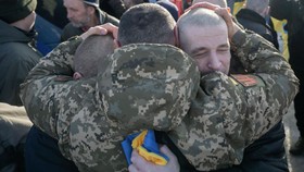 Rusia dan Ukraina Bertukar 190 Orang Tawanan Perang