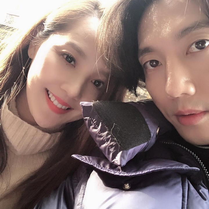<p>Perempuan berusia 42 tahun ini menikah dengan rekan sesama artis Korea, yakni aktor Ki Tae Young. Keduanya resmi menjadi pasangan suami istri sejak 2011. (Foto: Instagram @kitaeyoung dan @eugene810303)<br /><br /><br /></p>