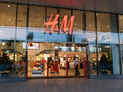 H&M Bakal PHK 588 Karyawan dan Tutup 28 Toko, Ini Penyebabnya Bun