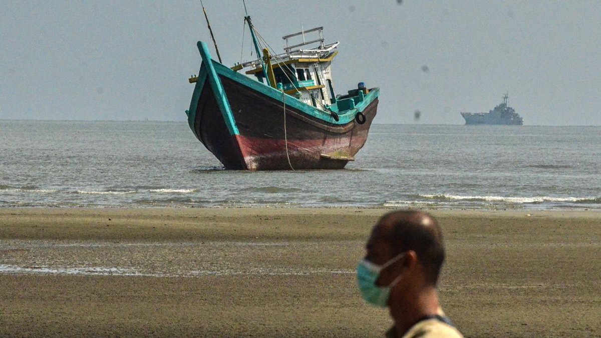 FOTO: Ratusan Pengungsi Rohingya Kembali Mendarat di Aceh Timur