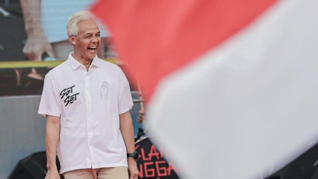 Capres nomor 3 Ganjar Pranowo mengajak Ahok untuk berjuang bersama di kontestasi politik nasional demi demokrasi.