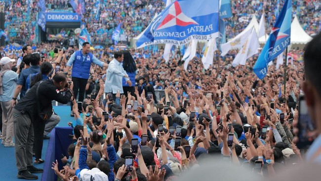Dalam real count KPU berdasarkan 98 persen data masuk di Pacitan, Partai Demokrat meraih suara sangat tinggi hingga meninggalkan partai-partai lainnya.