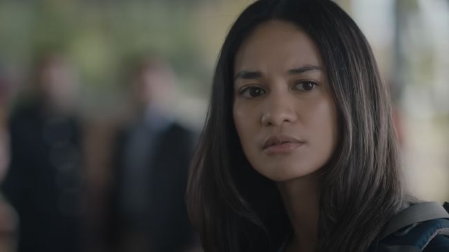 Sinopsis film Kereta Berdarah: film ini mengisahkan teror yang dialami para penumpang kereta setiap kali memasuki terowongan.