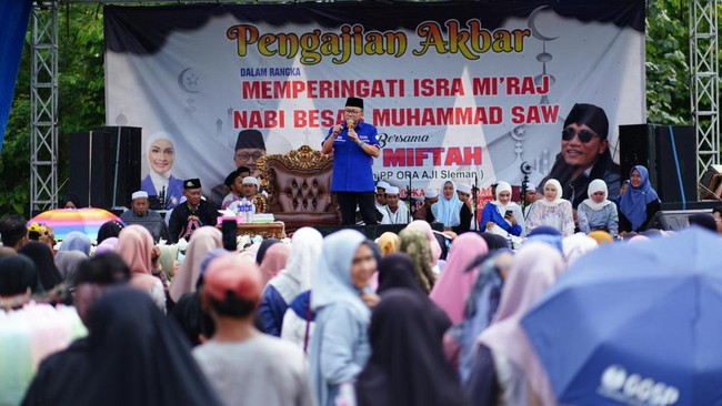 Ketum PAN Zulhas bersama Gus Miftah berkeliling Lampung untuk mengkampanyekan PAN sekaligus paslon nomor urut 2, Prabowo Subianto-Gibran Rakabuming Raka.