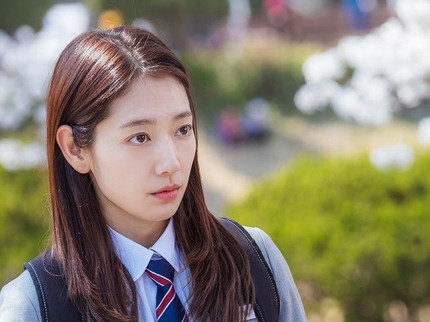 5 Potret Park Shin Hye, Bunda 1 Anak yang Masih Cocok Perankan Anak SMA di Drakor Doctor Slump
