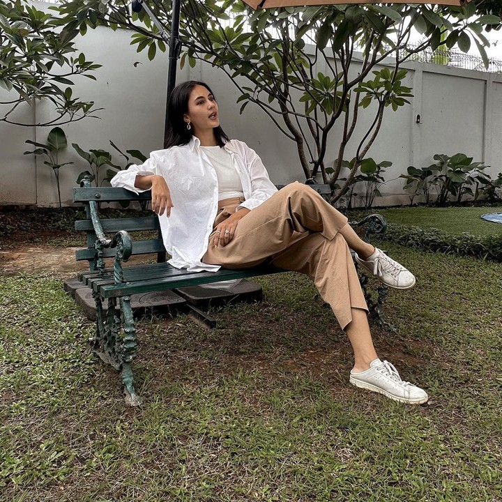 <p>Dari potret-potret yang Bubun rangkum berikut, penampilan Paula benar-benar memancarkan aura seorang model, ya? Bagaimana menurut pendapat Bunda? (Foto: Instagram @paula_verhoeven)</p>