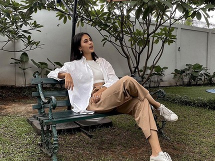 5 Potret OOTD Paula Verhoeven Antar Anak Ke Sekolah, Simpel tapi Pancarkan Aura Model