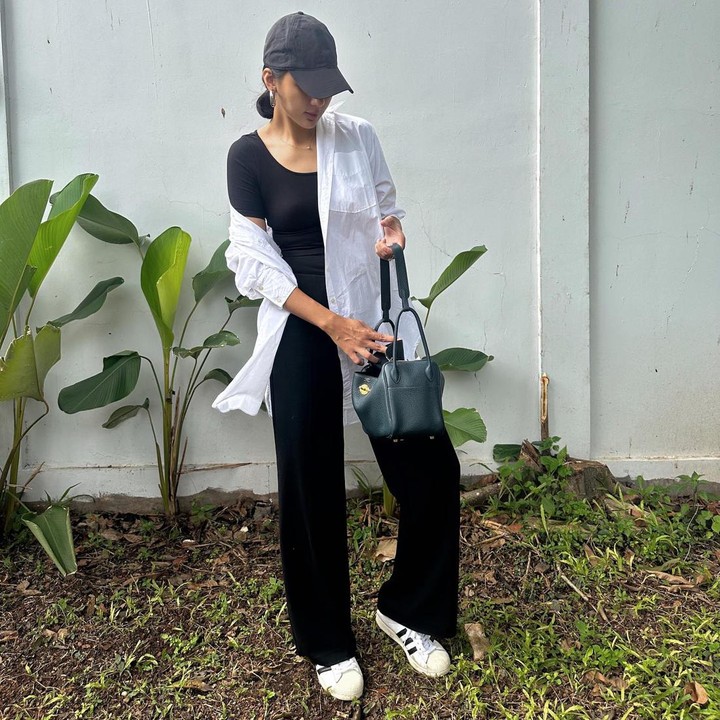 <p>Seperti Bunda seleb lainnya, Paula Verhoeven juga memiliki jadwal antar anak-anak ke sekolah, Bunda. "Kiano itu selalu minta dianter kl sekolah… untung sekarang sekolah nya dah bareng ma Kenzo jd bs sekalian.. ak selalu cari wkt utk anter anak2 sekolah bahkan sampe nungguin pulang," bebernya.  (Foto: Instagram @paula_verhoeven)<br /><br /><br /><br /></p>