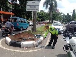 Kronologi Tabrakan Mobil Berpenumpang Anak hingga Terguling di Bogor