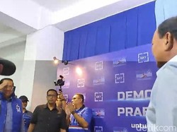 Prabowo dan SBY Saling Hormat saat Kampanye Akbar Demokrat di Malang