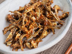 3 Resep Sambal Teri Kering yang Pedas Gurih dan Renyah Untuk Lauk Nasi