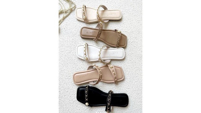 Salah satu contoh inspiratif adalah Diana, wanita asal Ciapus, Bogor, yang sukses membangun Dushishoes, UMKM sandal dan sepatu wanita, melalui platform Shopee.