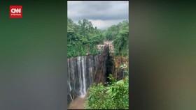 VIDEO: Detik-detik Banjir Lahar Semeru Terjang Wisata Tumpak Sewu