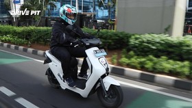 VIDEO: Ngantor Pakai Motor Listrik Honda EM1 e: