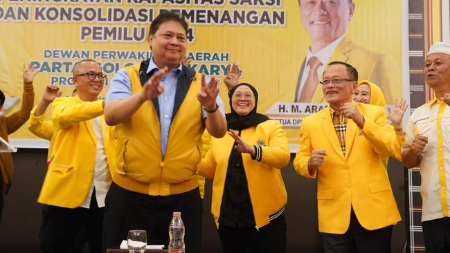 Wakil Ketua Umum Partai Golkar, Ahmad Doli Kurnia membantah partainya retak di tengah Airlangga Hartarto mundur sebagai Ketum Partai Golkar.