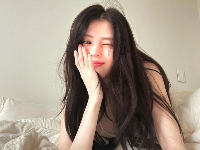 Akhir tahun 2023, nama Han So Hee berhasil mencuri perhatian melalui proyek drama terbaru “Gyeongseong Creature”. Saat ini pengikut Han So Hee di instagram adalah 16,8 juta./ Foto: instagram.com/xeesoxee