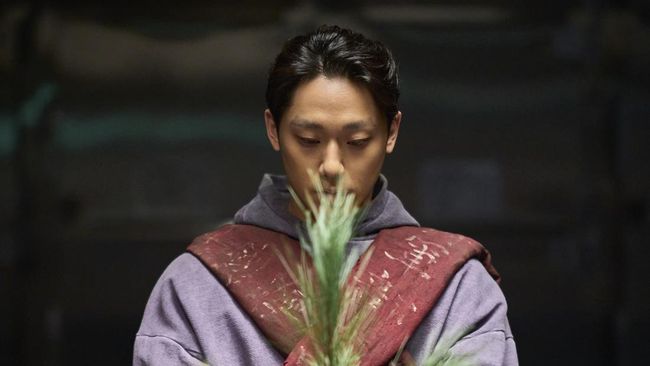 Exhuma resmi jadi film Korea terlaris di Indonesia usai mencetak 700 ribu penonton. Capaian itu membuatnya lengserkan Parasite.