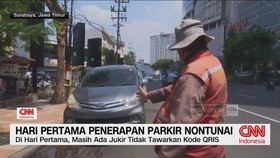 VIDEO: Hari Pertama Penerapan Parkir Nontunai di Surabaya