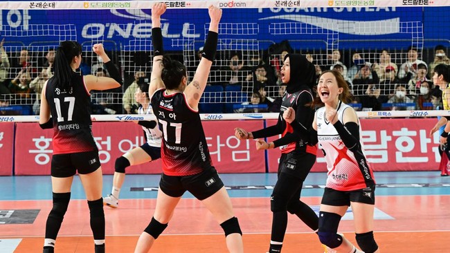 Pemain Timnas Voli Putri Indonesia Megawati Hangestri Pertiwi sukses mencetak 16 poin saat Red Sparks menghajar IBK