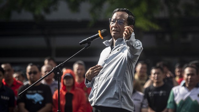 Calon Wakil Presiden nomor urut 3 Mahfud MD mengklaim tidak mengetahui kabar mundurnya Menteri Keuangan Sri Mulyani.