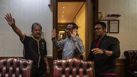FOTO: Mahfud Berkemas dan Pamit dari Kantor Kemenko Polhukam