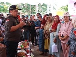 Wagub Kalteng Buka Pasar Penyeimbang di DAS Barito, Ada Sembako Gratis