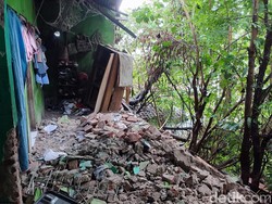 Dinding Rumah di Wonosari Semarang Ambrol Tergerus Longsor