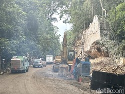 H-7 Lebaran, Proyek Pelebaran Jalan Poros Maros-Bone di Camba Disetop 14 Hari
