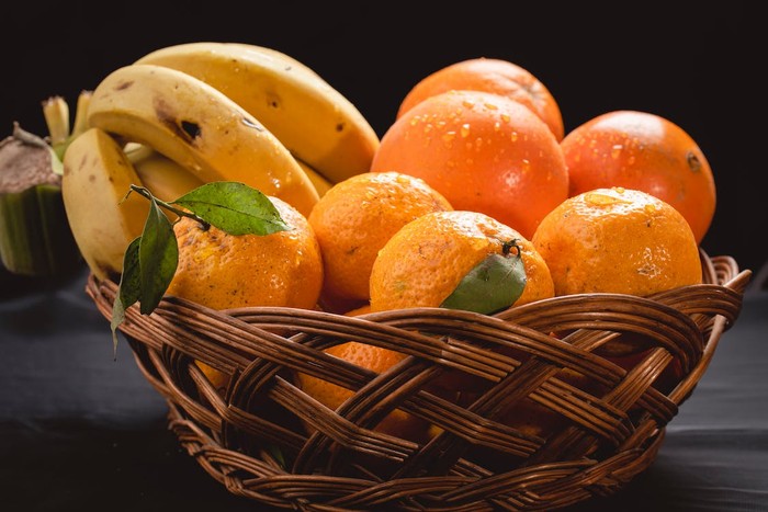 Pisang dan jeruk/Foto: Pexels/mohamed abdelghaffar