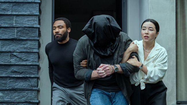 Berdasarkan review kritikus, serial Mr. & Mrs. Smith tampailkan kisah lebih baik daripada pendahulunya, meski ada yang merasa bosan.