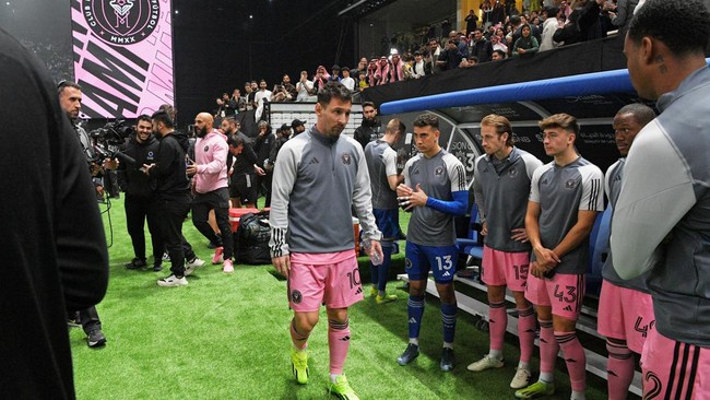 Lionel Messi 'diejek' pejabat Arab Saudi, Turki Al-Sheikh, saat La Pulga masuk di menit ke-83 ketika Inter Miami kalah 0-6 dari Al Nassr.